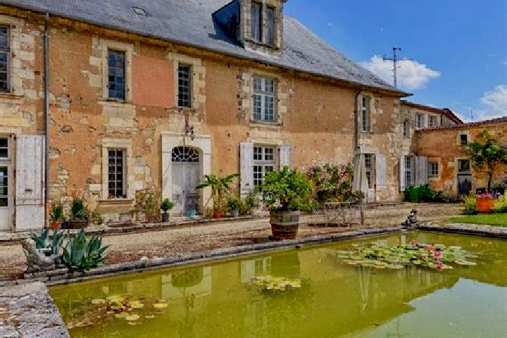 Luna, 24 — Escort in Le Coudray, France