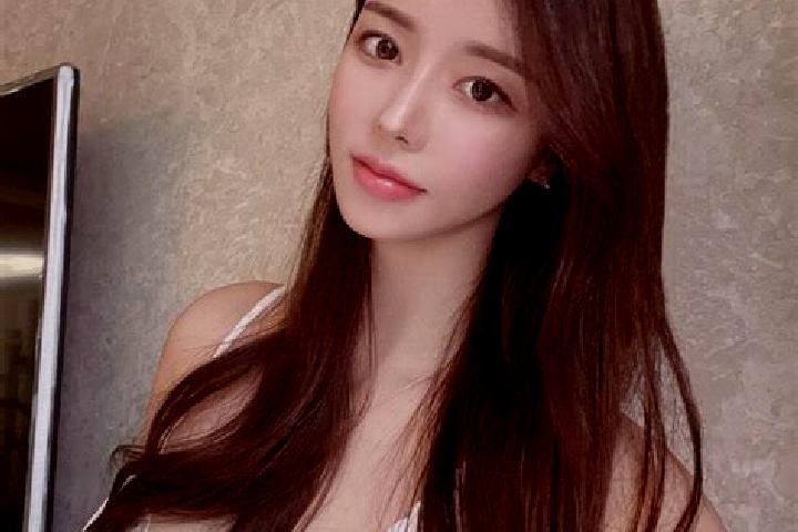 Luna, 24 — Escort in Majiadu, China