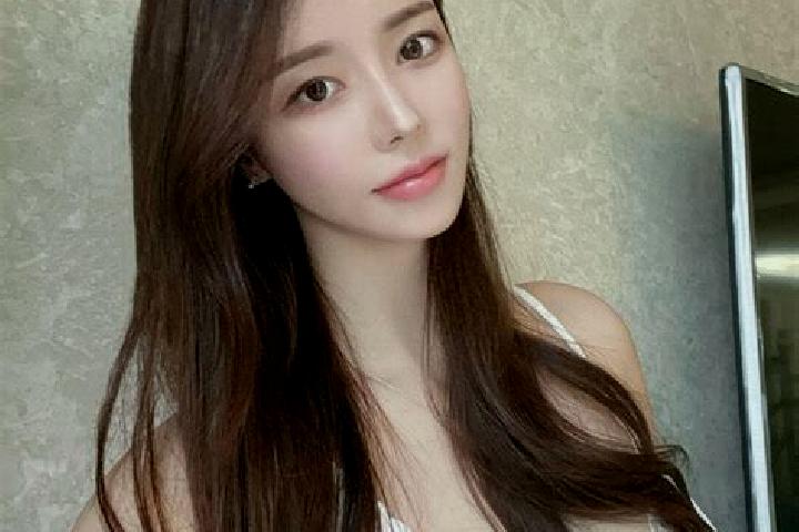 Luna, 24 — Escort in Xiniqi, China
