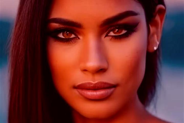 Luna, 25, a auburn amber-eyed latina companion based in Inzai. Offering Massage, Deep French Kissing. Available for incall and outcall, overnight bookings av...