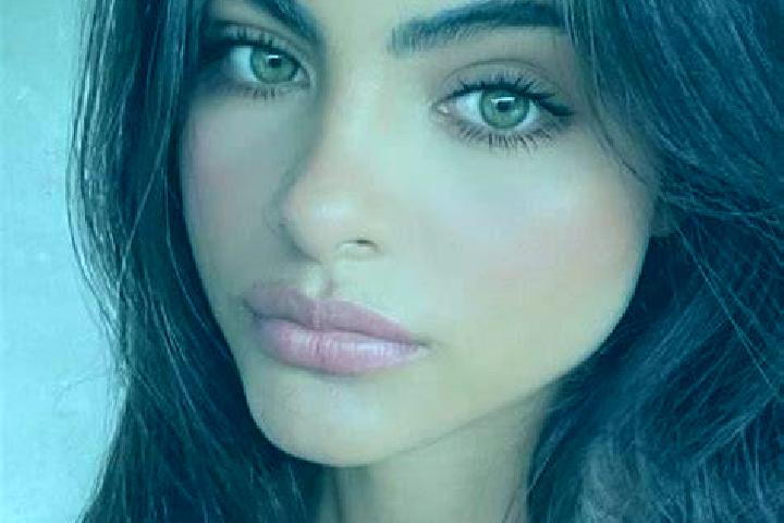 Luna, 26, a brunette green-eyed latina companion based in Mechelen. Offering Duos, Overnight, GFE, A-Level. Available for incall and outcall, day and evening...