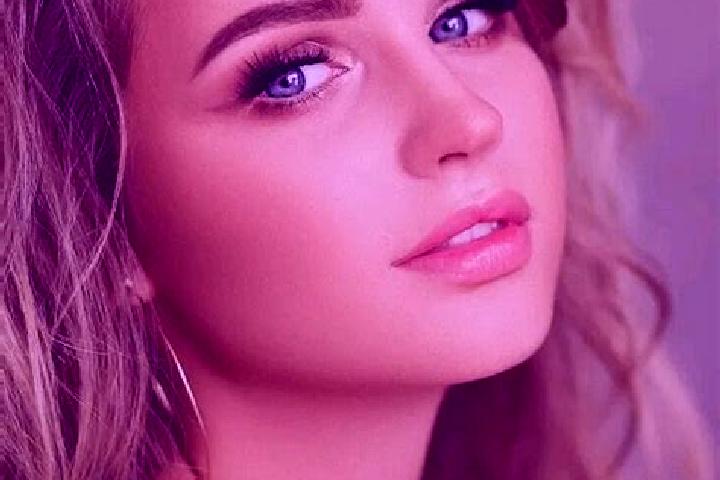 Luna, 26, a dark blonde blue-eyed mediterranean companion based in Banjarmasin. Offering Overnight, Couples, Tantra, Erotic Massage, OWO. Available for incal...