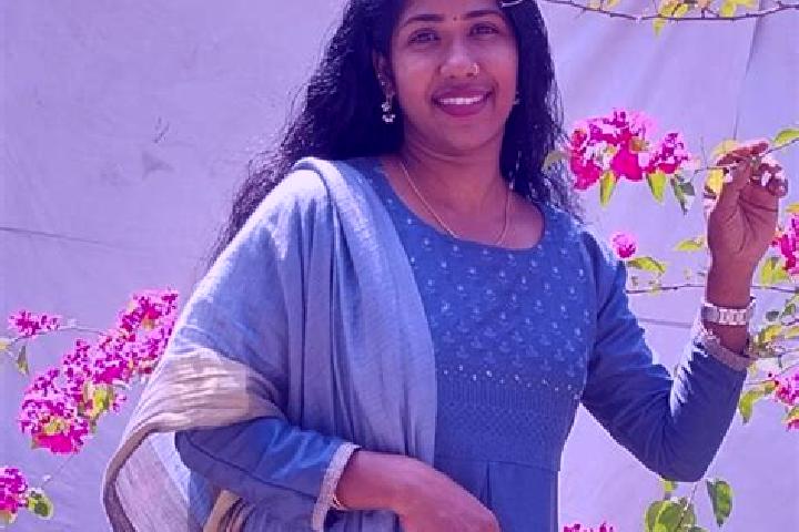 Luna, 26 — Escort in Kotamangalam, India