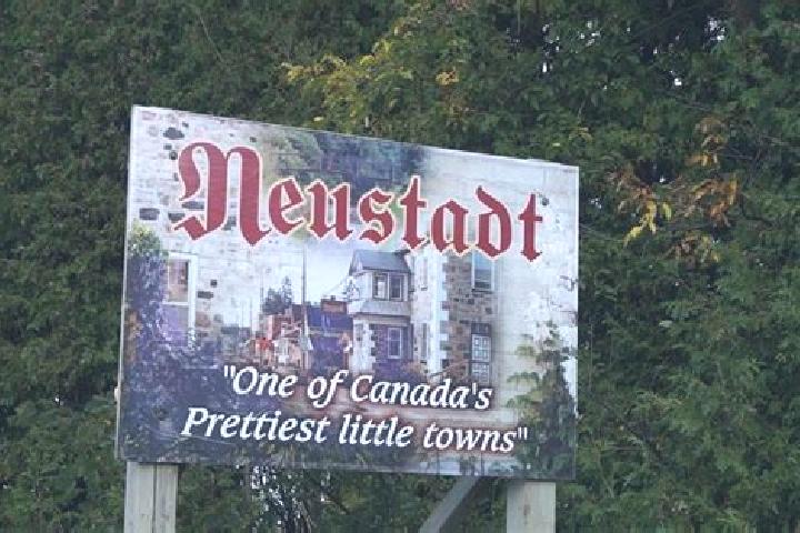 Luna, 26 — Escort in Neustadt, Canada