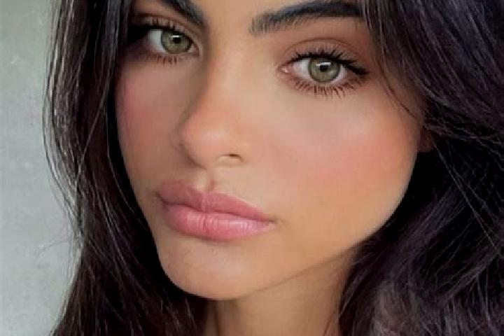 Luna, 27, a brunette grey-eyed indian companion based in Pierrefeu-du-Var. Offering CIM, Domination, Duos. Available for incall and outcall, overnight bookin...