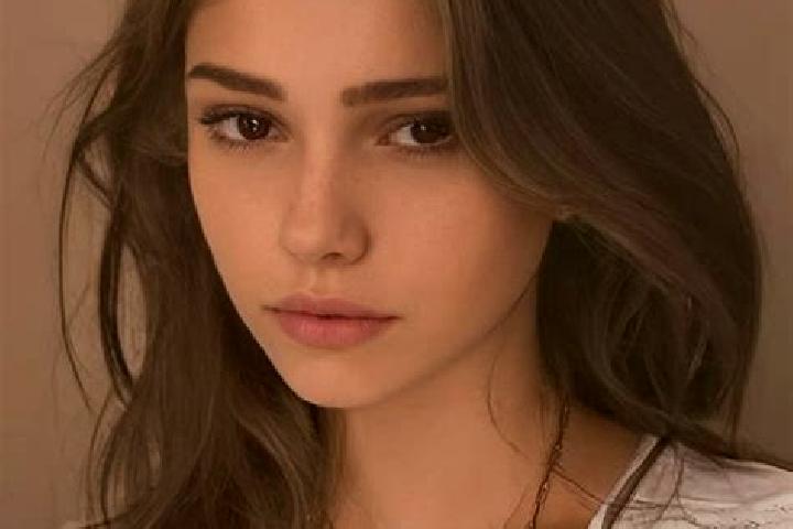 Luna, 27, a chestnut brown-eyed slavic companion based in Treignac. Offering A-Level, 69, Tantra, Dinner Date. Available for incall and outcall, overnight bo...