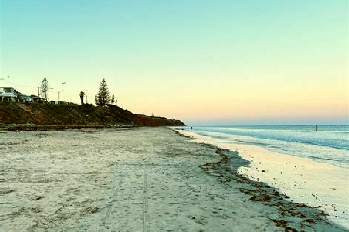 Luna, 27 — Escort in Maslin Beach, Australia