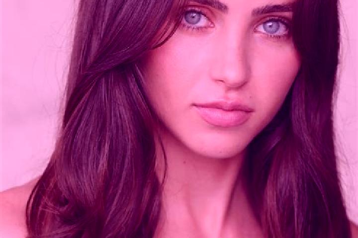 Luna, 28, a auburn brown-eyed indian companion based in Ciorescu. Offering A-Level, Striptease, Couples. Available for incall and outcall, overnight bookings...