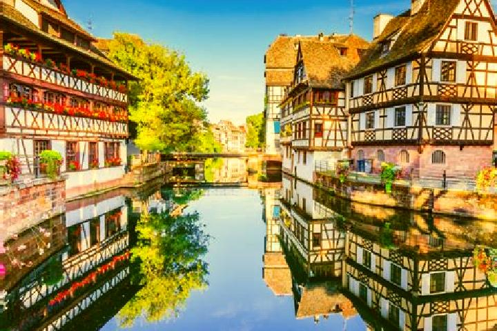 Luna, 28 — Escort in Amblainville, France