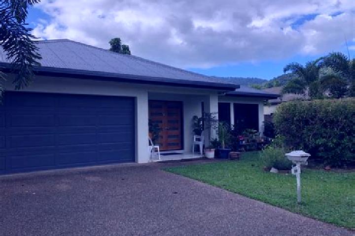 Luna, 28 — Escort in Redlynch, Australia