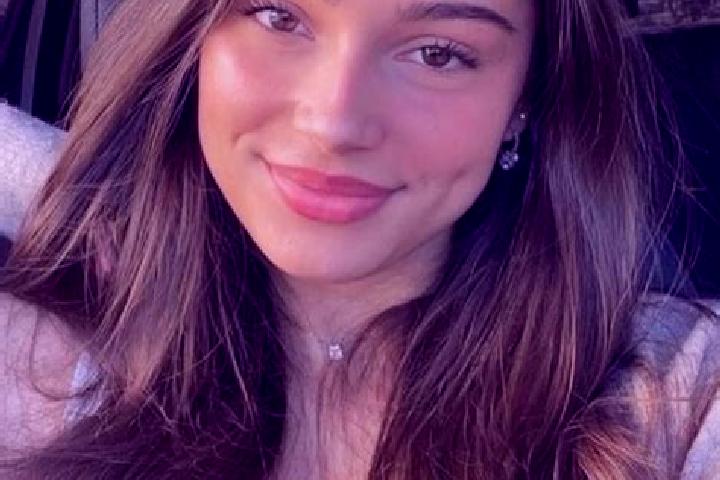 Luna, 29, a brunette hazel-eyed slavic companion based in Obispos. Offering BDSM, Couples, Travel Companion, Dinner Date. Available for incall and outcall, o...