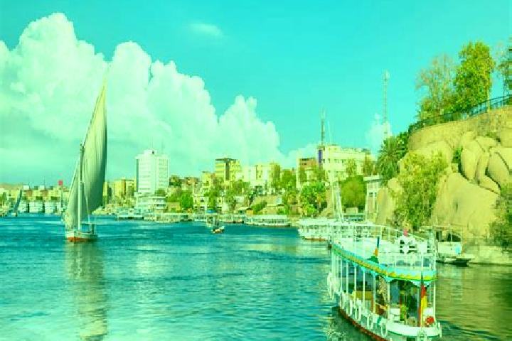 Luna, 29 — Escort in Juhaynah, Egypt