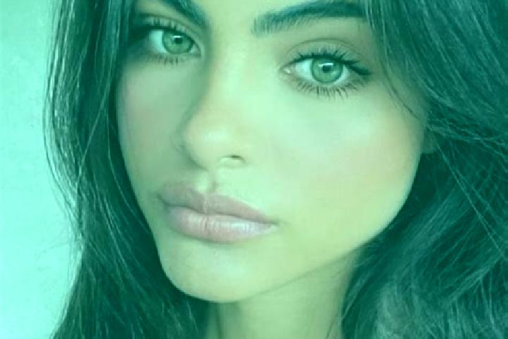 Luna, 30, a brunette green-eyed mediterranean companion based in Wohltorf. Offering Party Girl, OWO, CIM. Available for incall and outcall, day and evening d...