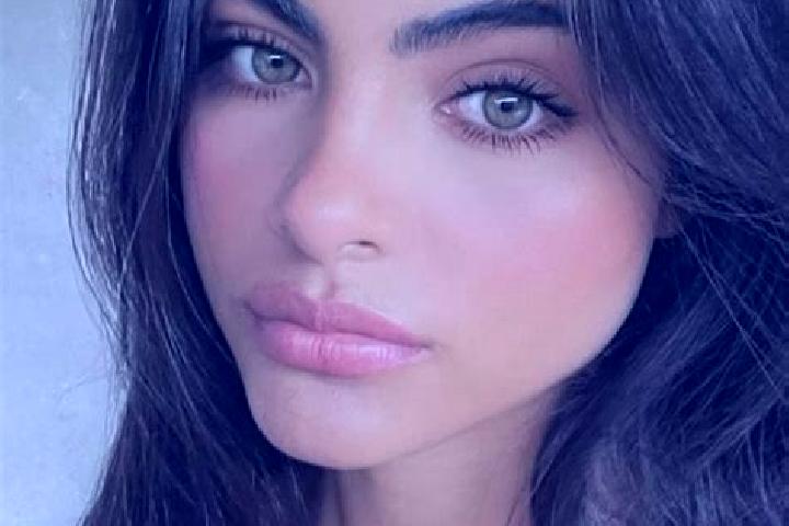 Luna, 31, a brunette green-eyed indian companion based in Sakua. Offering Deep French Kissing, Couples, Roleplay, CIM. Available for incall and outcall, day ...