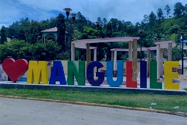 Luna, 31 — Escort in Mangulile, Honduras