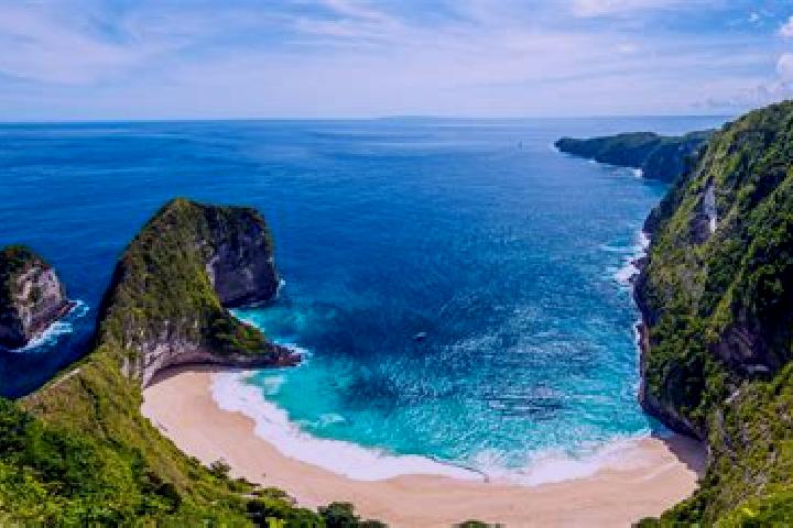 Luna, 31 — Escort in Sindanglaya, Indonesia
