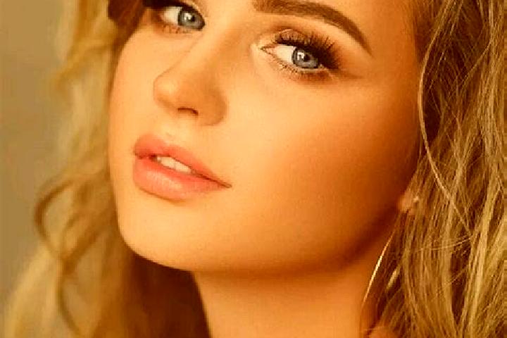 Luna, 32, a dark blonde blue-eyed indian companion based in Otterlo. Offering Domination, CIM, Fetish, A-Level. Available for incall and outcall, day and eve...