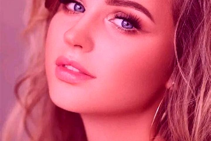 Luna, 32, a dark blonde blue-eyed mediterranean companion based in Netherburn. Offering CIM, Travel Companion, Fetish, Tantra. Available for incall and outca...