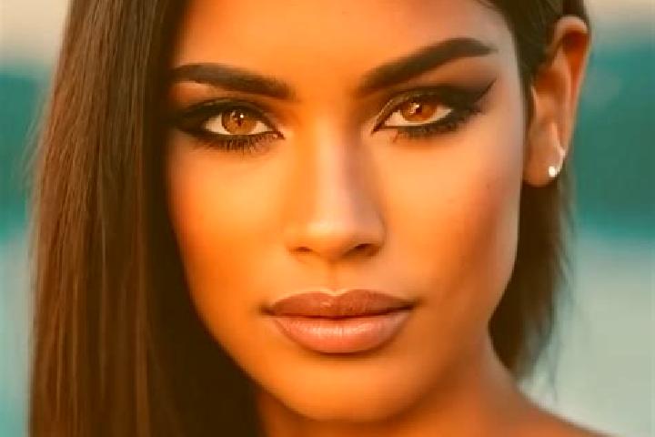 Luna, 33, a black amber-eyed latina companion based in Pitrufquen. Offering Duos, Roleplay, OWO. Available for incall and outcall, overnight bookings available.
