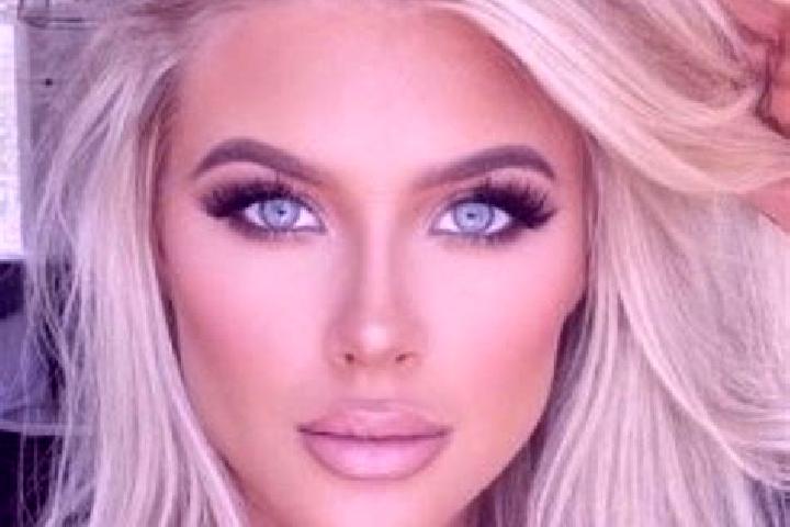 Luna, 33, a platinum blonde amber-eyed ebony companion based in Serinhisar. Offering Roleplay, 69, Tantra, Overnight. Available for incall and outcall, day a...