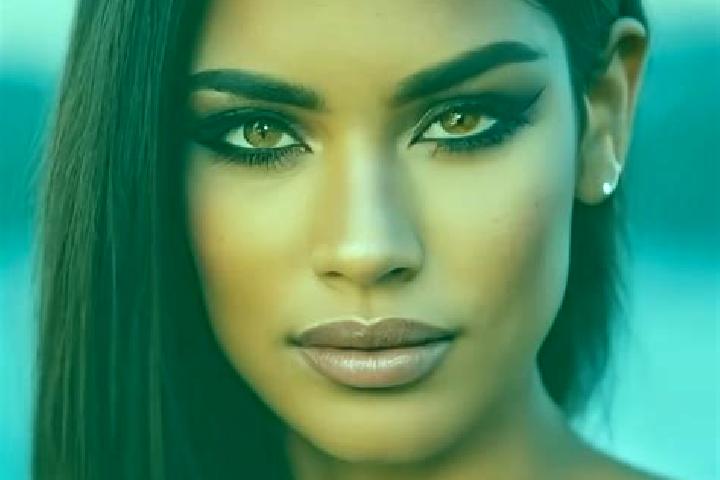 Luna, 33, a red amber-eyed latina companion based in Sawar. Offering Travel Companion, Fetish, Prostate Massage. Available for incall and outcall, day and ev...