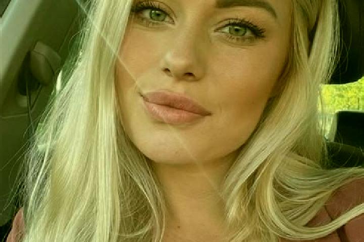 Luna, 34, a blonde hazel-eyed mediterranean companion based in Cincu. Offering Domination, Striptease, OWO. Available for incall and outcall, day and evening...