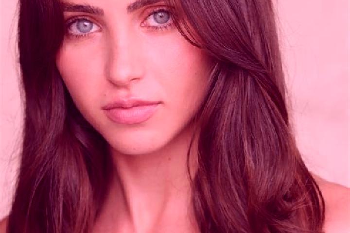 Luna, 34, a brunette blue-eyed latina companion based in Valle Florido. Offering A-Level, Striptease, Couples, Girlfriend Experience, Tantra. Available for i...