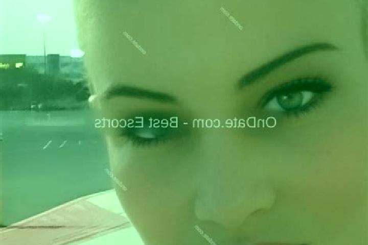 Luna, 34 — Escort in Uglekamensk, Russia
