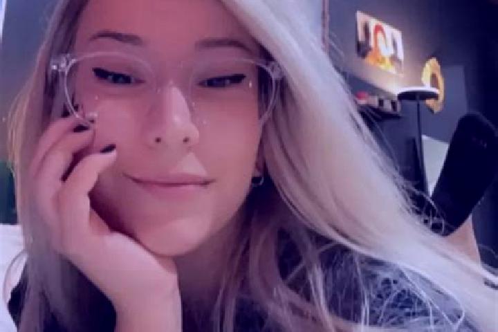 Luna, 35, a blonde grey-eyed middle eastern companion based in Quarre-les-Tombes. Offering Roleplay, Duos, GFE, CIM. Available for incall and outcall, overni...