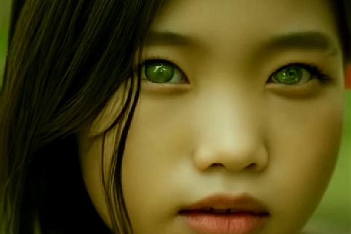 Luna, 35, a brunette green-eyed asian companion based in Kauit. Offering Party Girl, BDSM, OWO. Available for incall and outcall, day and evening dates.