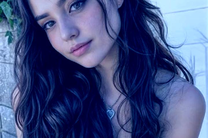 Luna, 35, a chestnut hazel-eyed mediterranean companion based in Fuentezuelas. Offering Striptease, CIM, Roleplay. Available for incall and outcall, day and ...