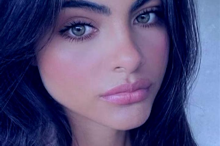 Luna, 36, a auburn hazel-eyed middle eastern companion based in Ouanani. Offering Tantra, GFE, 69, BDSM, Girlfriend Experience. Available for incall and outc...