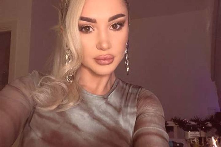 Luna, 37, a blonde amber-eyed indian companion based in Zhaozhuang. Offering Party Girl, Domination, Travel Companion. Available for incall and outcall, day ...