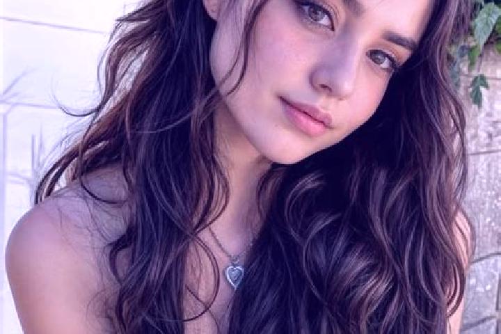 Luna, 37, a brunette hazel-eyed middle eastern companion based in Linares. Offering Massage, Dinner Date, A-Level, Erotic Massage. Available for incall and o...