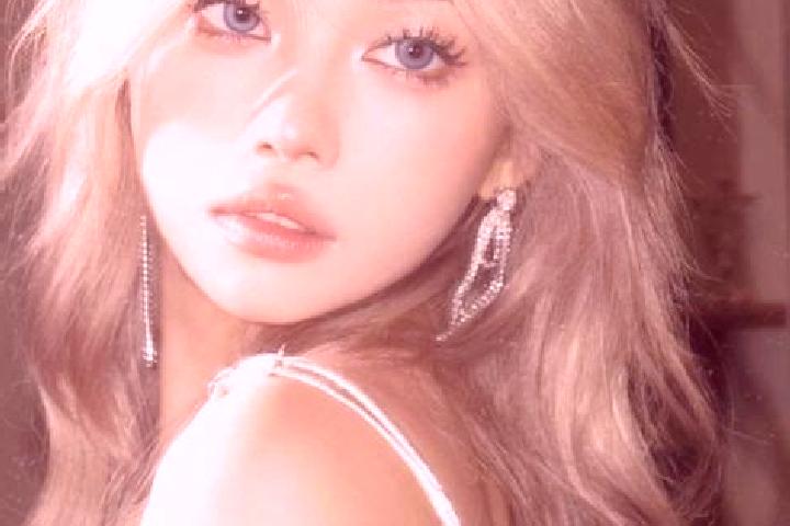 Luna, 38, a blonde amber-eyed asian companion based in Mikulino. Offering Roleplay, GFE, Tantra. Available for incall and outcall, overnight bookings available.