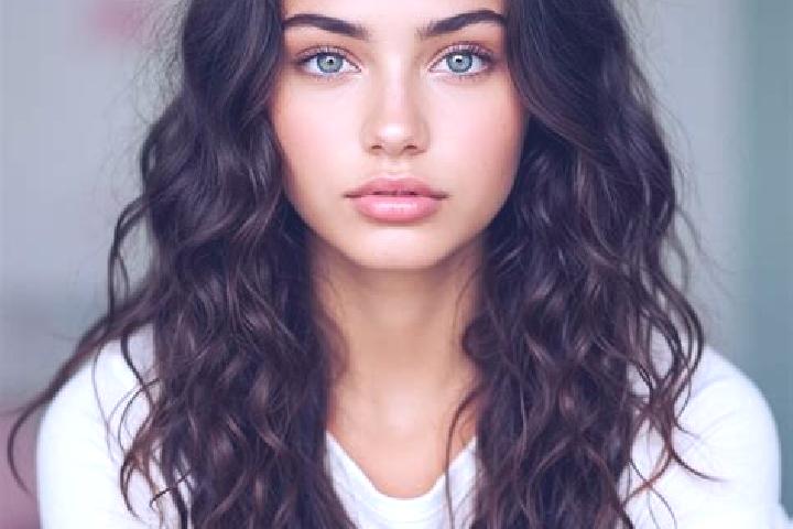 Luna, 39, a brunette amber-eyed mediterranean companion based in Clair. Offering A-Level, Travel Companion, Duos, Erotic Massage. Available for incall and ou...