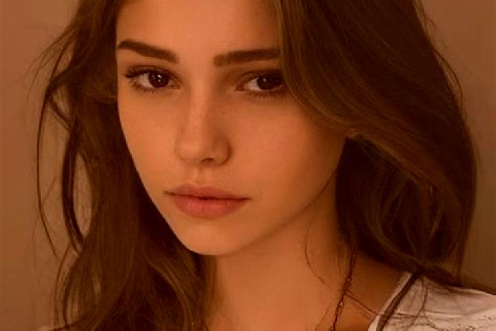 Luna, 39, a chestnut grey-eyed slavic companion based in Landrum. Offering Tantra, Girlfriend Experience, Deep French Kissing, Prostate Massage. Available fo...