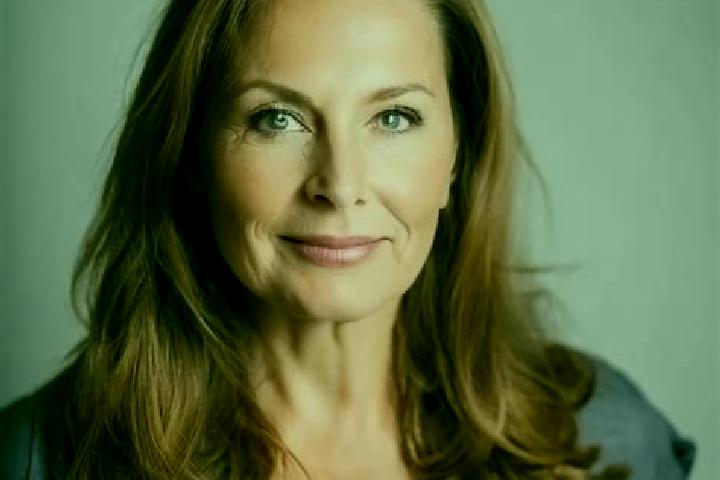Luna, 39, a chestnut hazel-eyed caucasian companion based in Hovezi. Offering Domination, Deep French Kissing, Erotic Massage, Travel Companion. Available fo...