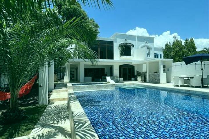 Madison, 22 — Escort in Villa Darien, Panama