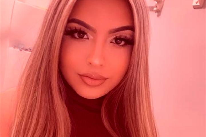 Madison, 23, a blonde amber-eyed latina companion based in Obenheim. Offering Massage, Overnight, Duos. Available for incall and outcall, day and evening dates.