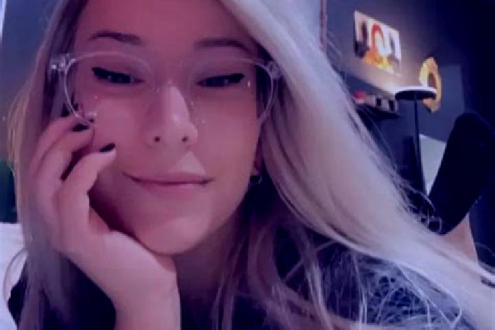 Madison, 29, a dark blonde amber-eyed mediterranean companion based in Bad Soden-Salmuenster. Offering Massage, Travel Companion, Domination, 69. Available f...