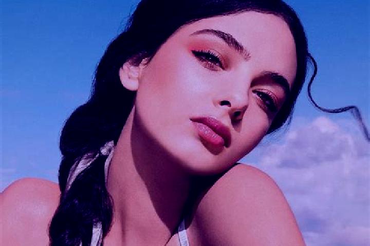 Madison, 29 — Escort in Blue Quill, Canada
