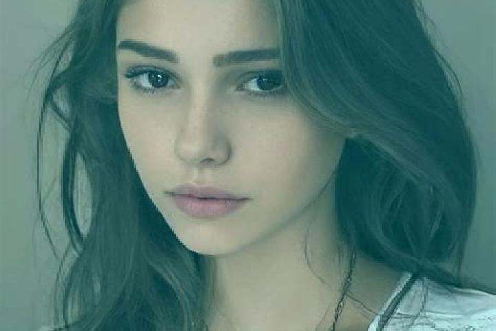 Madison, 31, a chestnut dark-eyed slavic companion based in Villanueva de Villaescusa. Offering Girlfriend Experience, Deep French Kissing, Dinner Date, BDSM...