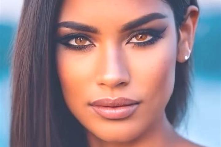 Madison, 32, a auburn amber-eyed latina companion based in Tierras Coloradas. Offering Couples, Domination, Travel Companion, Deep French Kissing. Available ...