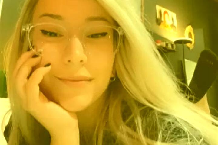Madison, 33, a blonde grey-eyed indian companion based in Oliva de Merida. Offering Roleplay, 69, BDSM. Available for incall and outcall, day and evening dates.
