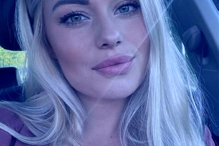 Madison, 33, a blonde hazel-eyed caucasian companion based in Loma de Sogotegoyo. Offering Fetish, BDSM, Duos. Available for incall and outcall, overnight bo...