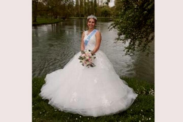 Madison, 33 — Escort in Mehun-sur-Yevre, France