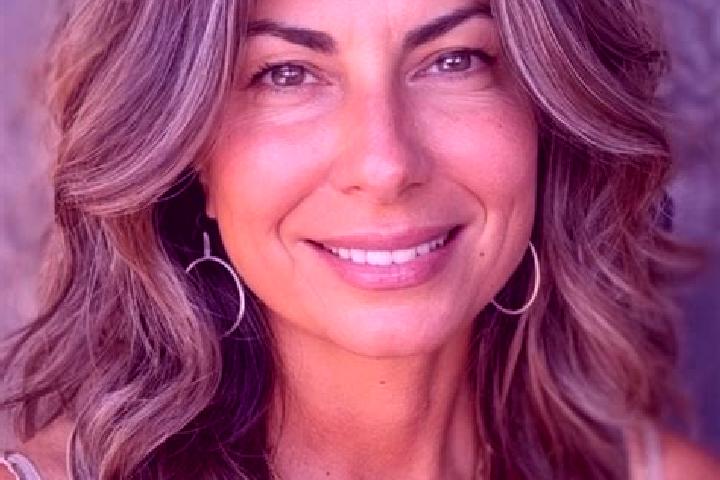 Madison, 34, a brunette grey-eyed indian companion based in Zelenikovo. Offering Couples, Travel Companion, Prostate Massage, Domination, Dinner Date. Availa...