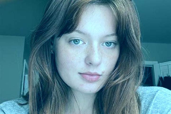 Madison, 35, a red grey-eyed european companion based in Dabhoi. Offering OWO, BDSM, Striptease, Erotic Massage, Couples. Available for incall and outcall, d...