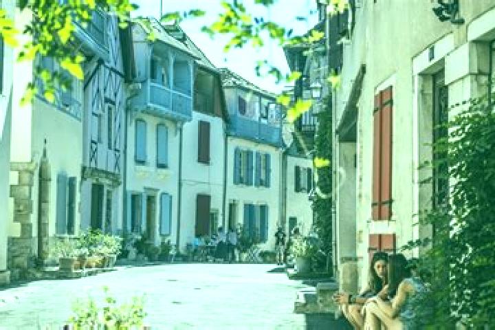 Madison, 37 — Escort in Sauveterre-de-Bearn, France
